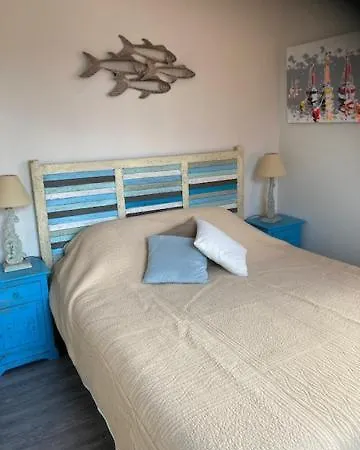 La Jolie Brise En Re Dans Avec Piscine Apartment