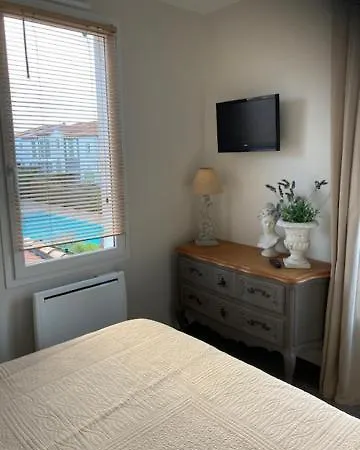 La Jolie Brise En Re Dans Avec Piscine Apartment