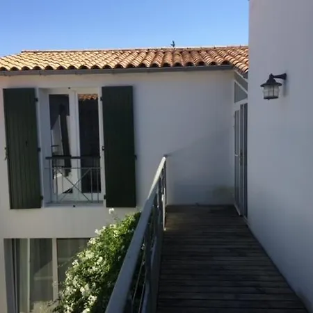 Apartmán La Jolie Brise En Re Dans Avec Piscine *