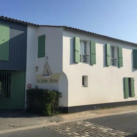 La Jolie Brise En Re Dans Avec Piscine La Flotte